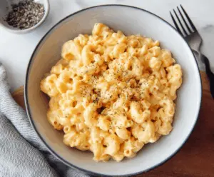 Delicious high protein mac and cheese with creamy cheese sauce and pasta for a healthy meal